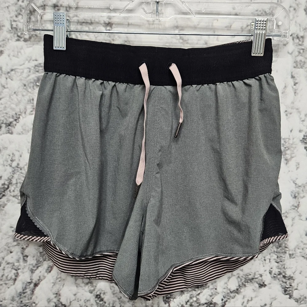 Lululemon Go The Distance Reversible Shorts, Size 6 Gray, Black, Berry, Running